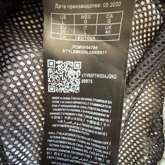 Guess Men's Pullover Half Zip Windbreaker (black silver & white) - Picture 5 of 7